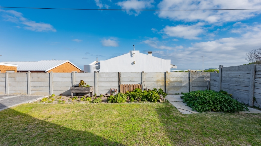 To Let 5 Bedroom Property for Rent in Agulhas Western Cape